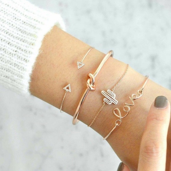 Figleaffashion Jewelry - 🎉HP🎉Boutique Four Gold Bracelets Stacking Set